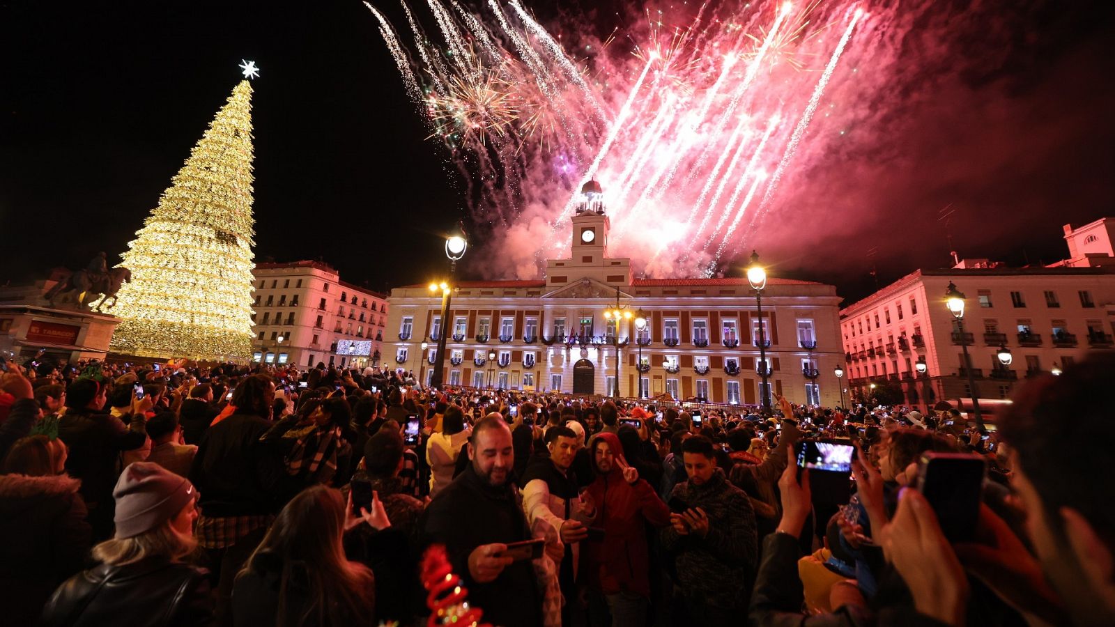 Año Nuevo: España recibe con alegría la llegada de 2023