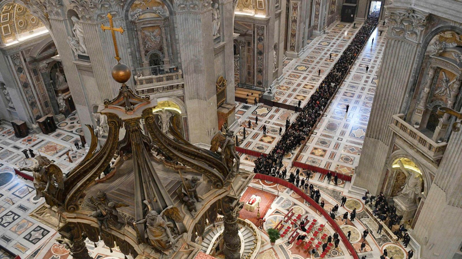 Todo preparado en el Vaticano tras 48 horas de preparativos tras la muerte del papa emérito - Ver ahora