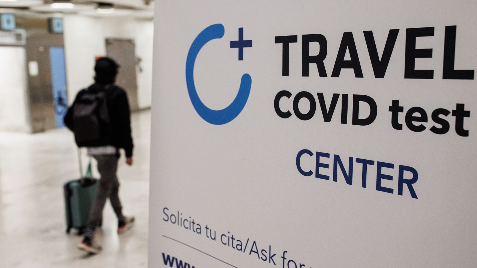 ¿Son eficaces los controles de coronavirus en aeropuertos?