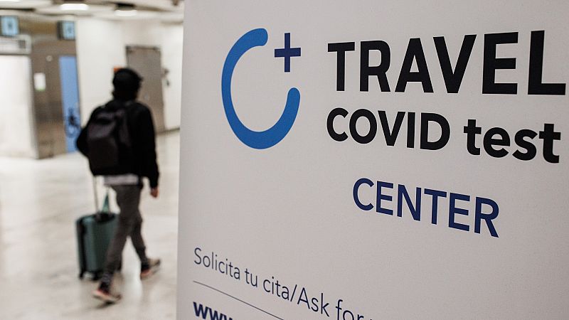 Se cumplen tres días en España con controles de coronavirus para viajeros que llegan de China y los expertos nos explican si las pruebas de antígenos y el pasaporte covid son eficaces en este contexto.