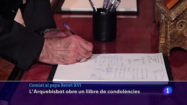 L'Informatiu - L'arquebisbat acomiada Benet XVI amb un llibre de condolences