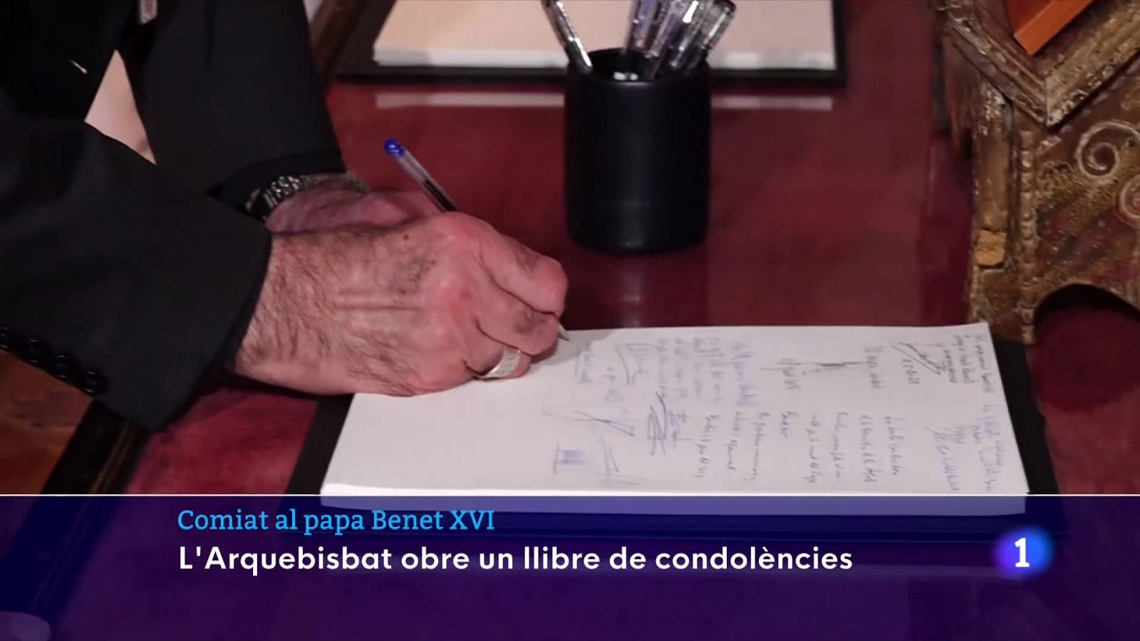 L'arquebisbat acomiada Benet XVI amb un llibre de condolences