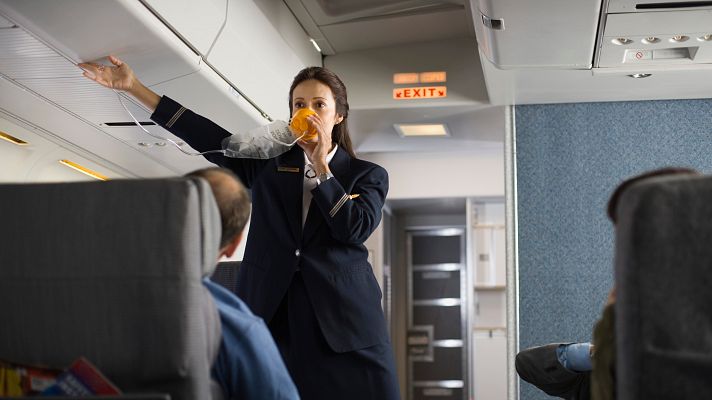 Telediario 1 - Trabajo investiga a una empresa que exigió quedarse en ropa interior a candidatas a un puesto de azafata