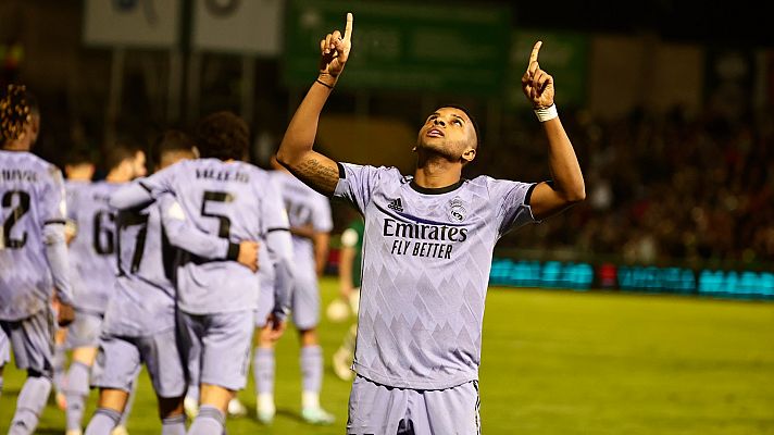 El Madrid gana sufriendo al Cacereño y se queja del estado del césped