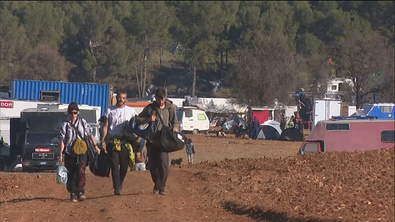 Desmontando la "rave" ilegal - Ver ahora