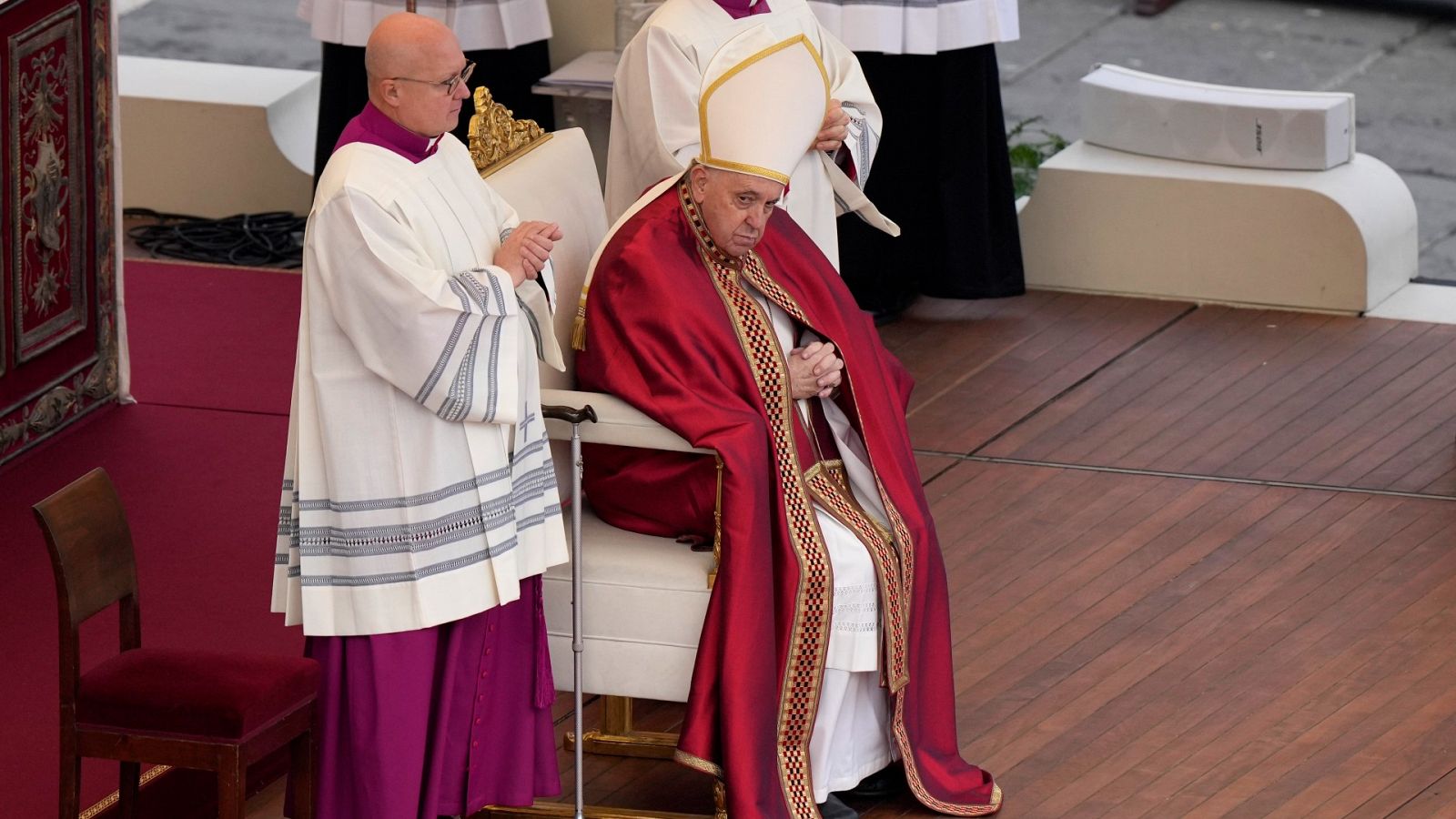 Despedida del papa Francisco a Benedicto XVI