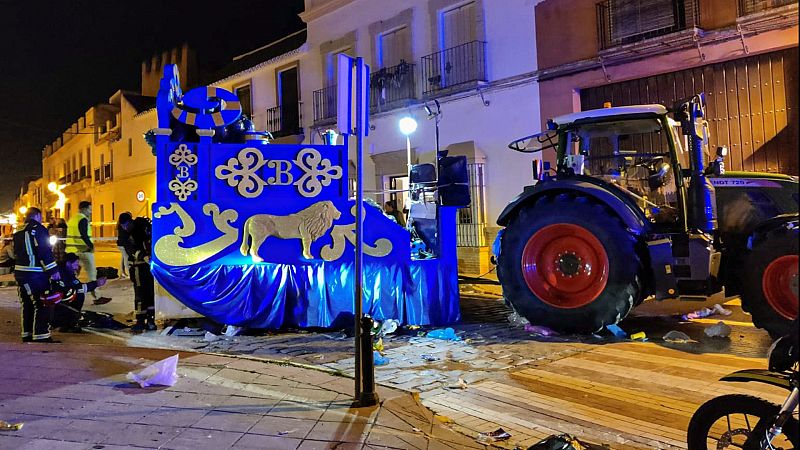 Muere una mujer y cinco personas resultan heridas al ser arrolladas por un tractor de la cabalgata de Marchena, Sevilla