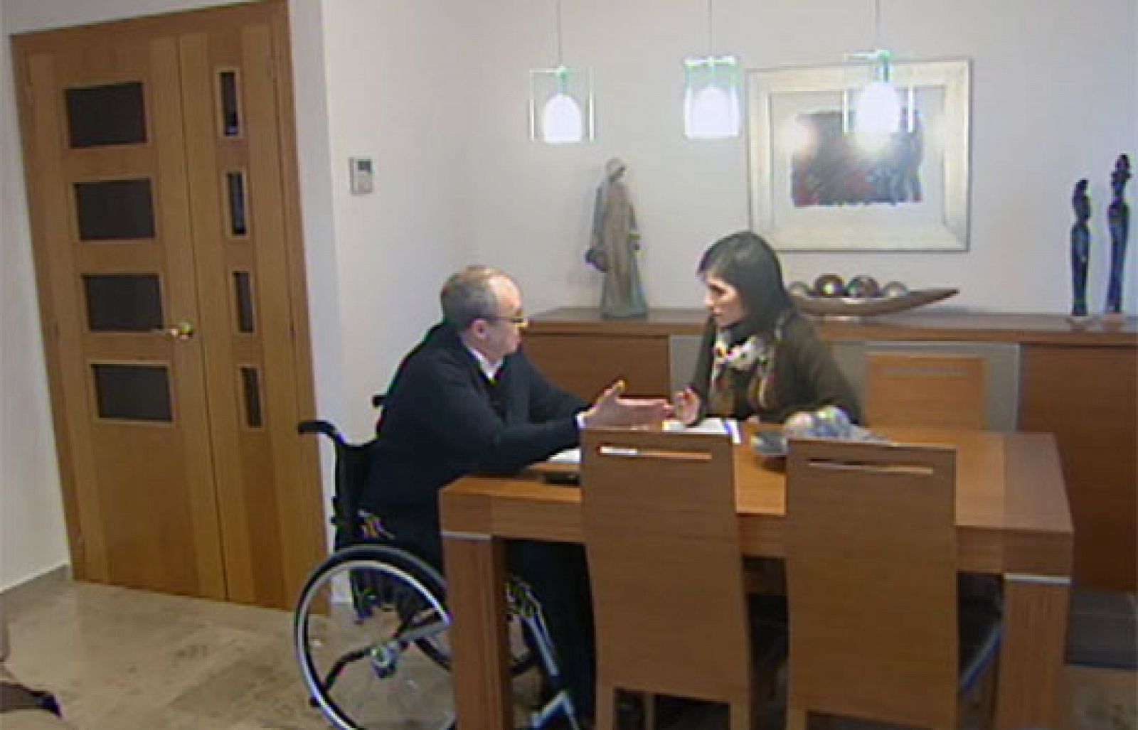 Es el caso de Antonio. En 2005 le dignosticaron un tumor en la médula espinal que lo dejó parapléjico. El 25 de julio de 2007 pidió la ayuda de dependencia. Todavía sigue esperando.