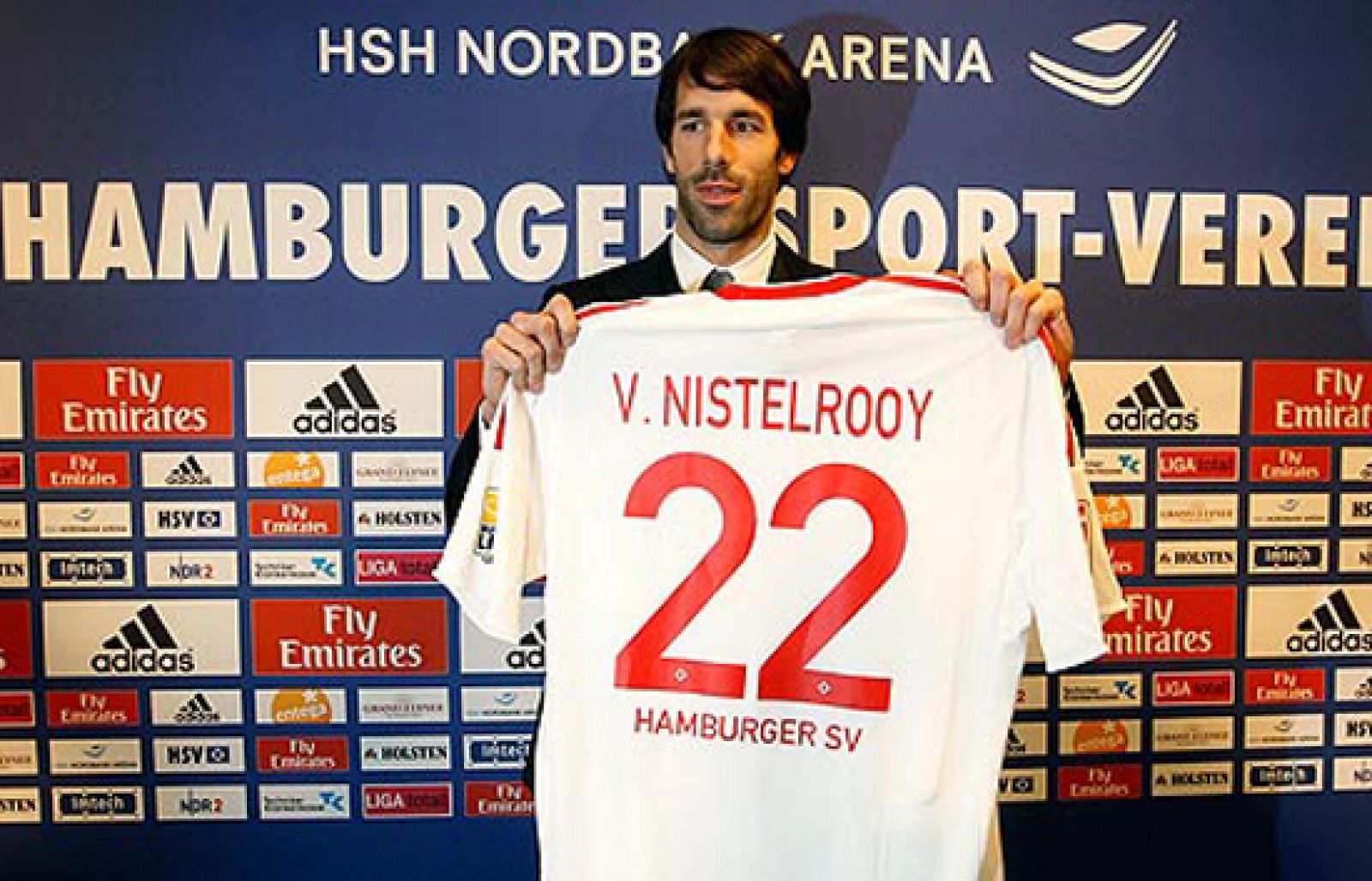 Van Nistelrroy ya ha sido presentado como jugador del Hamburgo, equipo al que le aconsejó marcharse Van der Vaart.