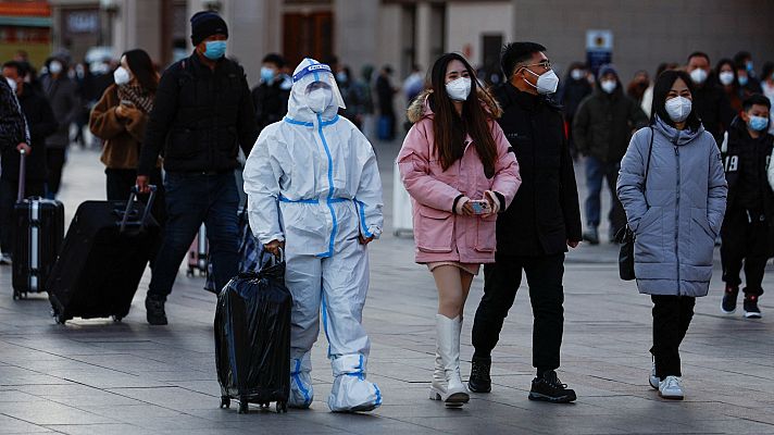 China cumple tres años de la detección del nuevo coronavirus en plena ola de contagios
