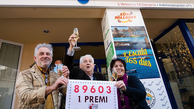 Resaca de ilusión tras la Lotería del Niño: "Quita muchas penas y tapa muchos agujeros"