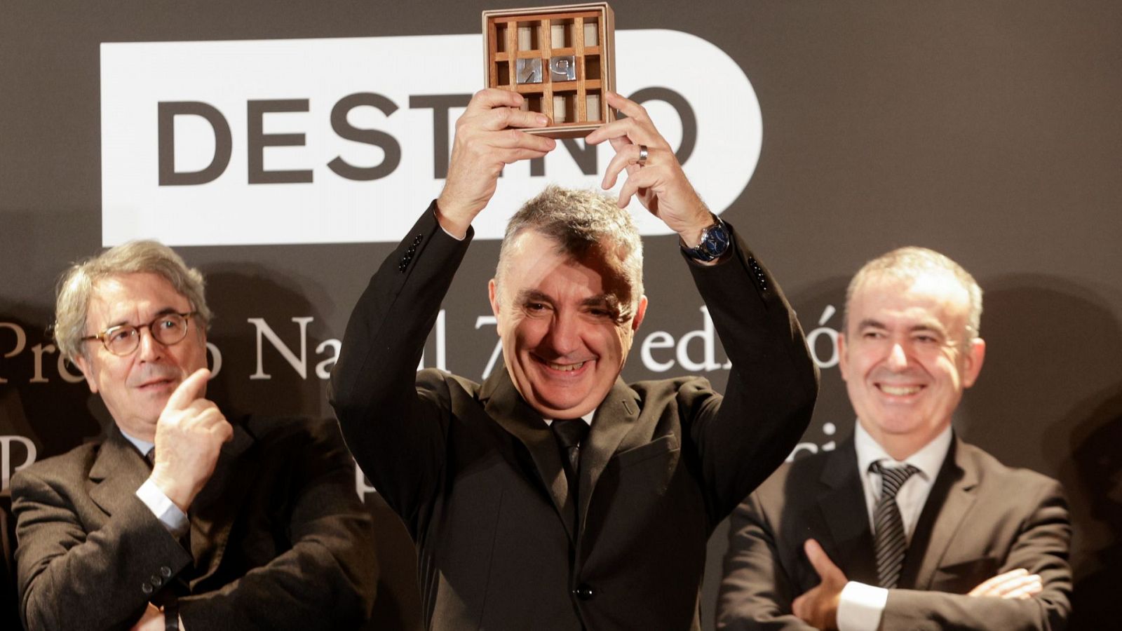 Manuel Vilas gana el Premio Nadal 2023 con la novela 'Nosotros'