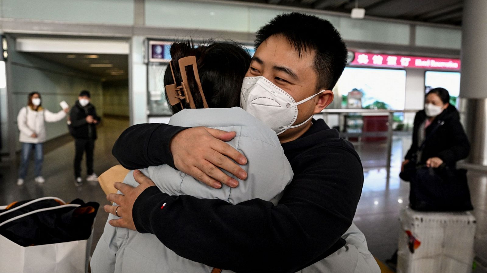 China reabre sus fronteras tras tres años de restricciones por la COVID