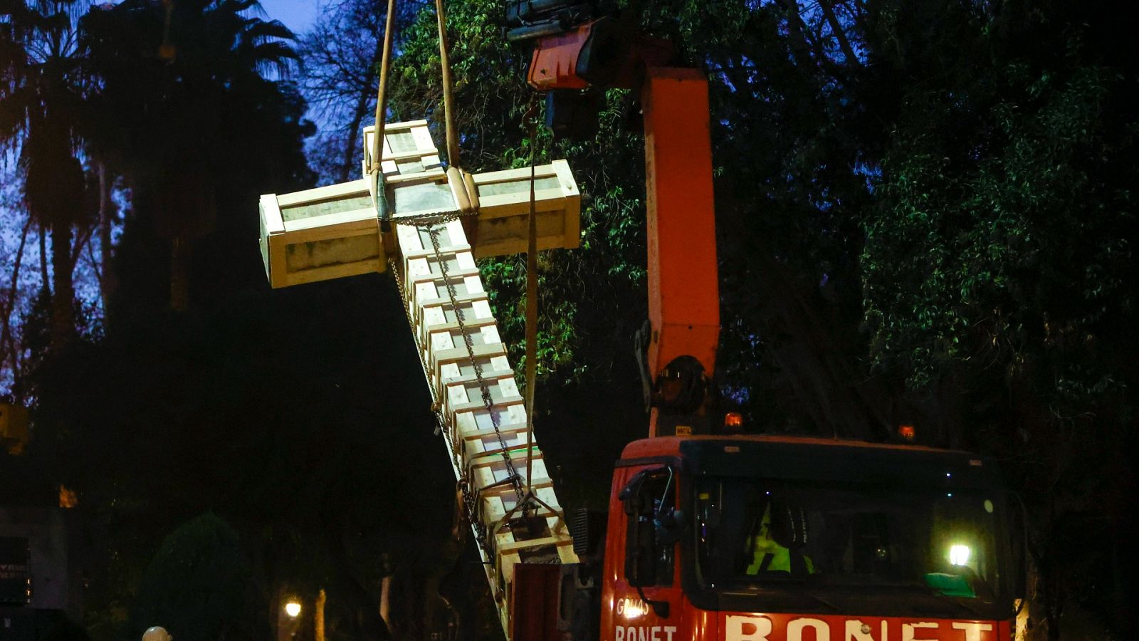 Castelló retira la Creu del Parc Ribalta al considerar-la un símbol franquista
