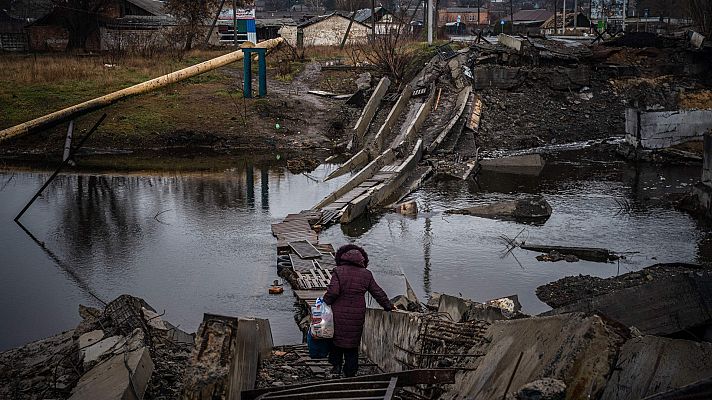 Telediario 2 - La población de Bajmut que se resiste a marcharse a pesar de los bombardeos: "Si tengo que morir aquí, moriré"