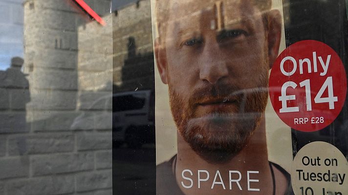 Telediario 2 - Los dardos del príncipe Enrique en su nuevo libro siembran polémica en la Casa Real británica
