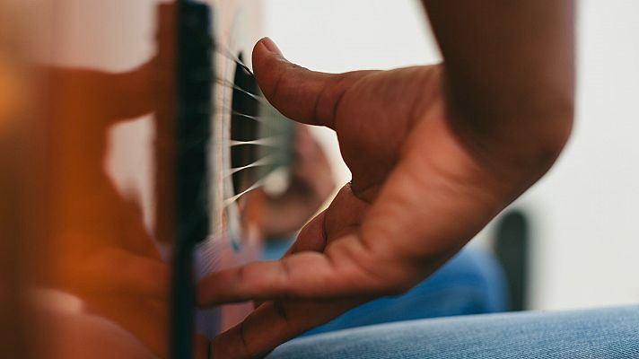 Telediario 2 - El grupo Santero y los muchachos graba una canción con el músico ucraniano Remez