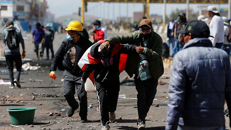 Mueren al menos 18 personas en la jornada más sangrienta de las protestas en Perú - Ver ahora