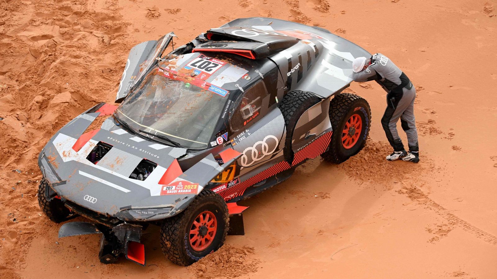 Dakar 2023 | Sainz y Barreda sufren un accidente en la etapa 9