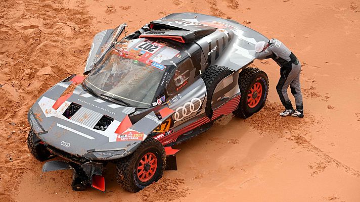 Así ha sido el accidente de Carlos Sainz en la etapa 9 del Dakar 2023