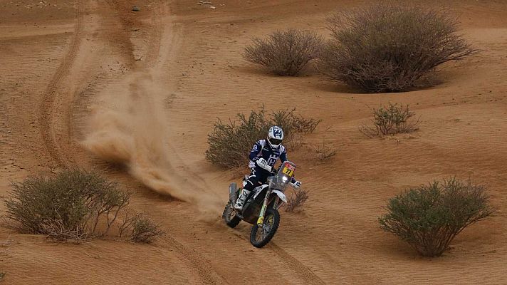 Telediario 1 - Dakar 2023 - Barreda abandona y Sainz tira de épica en la novena etapa, ganan Loeb y Benavides