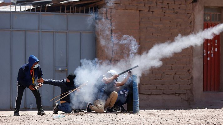 Continúa la tensión en Perú tras la jornada más sangrienta de las protestas