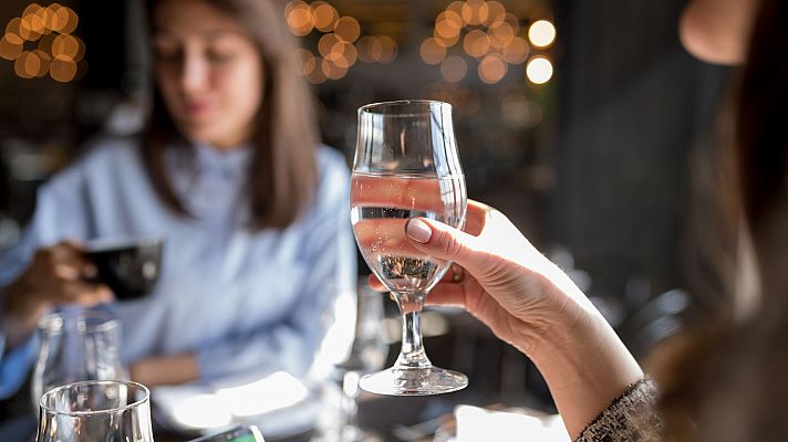 La hora de La 1 - ¿Se resisten los bares a dar agua del grifo?