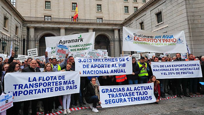 Miles de regantes de Murcia, Alicante y Almería se manifiestan en Madrid para defender el trasvase Tajo-Segura