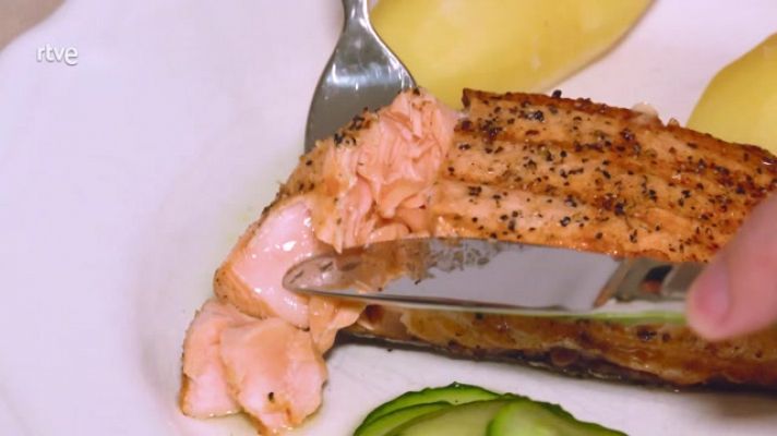 Así cocinan el salmón en Noruega