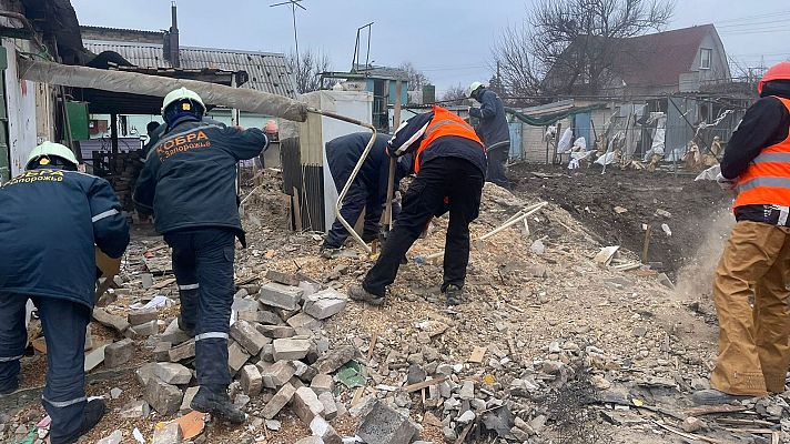 Telediario 1 - El Batallón Dobrobat, el equipo de voluntarios que reconstruye daños en la guerra en Ucrania