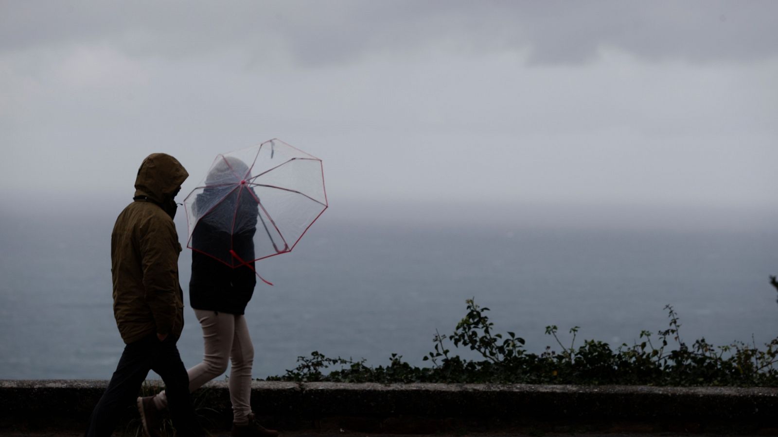 Tiempo anticiclónico en casi toda la península, salvo el noroeste con lluvias