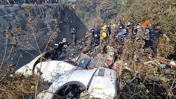 Informativo 24h - Decenas de muertos al estrellarse un avión en Nepal