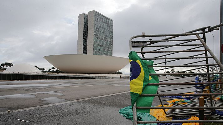 Telediario Fin de Semana - Más de dos tercios de la población mundial vive en democracias en retroceso