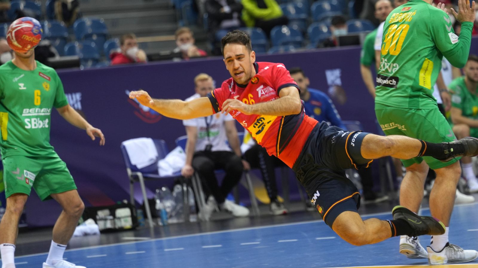 Tarrafeta, en una acción del partido contra Montenegro.