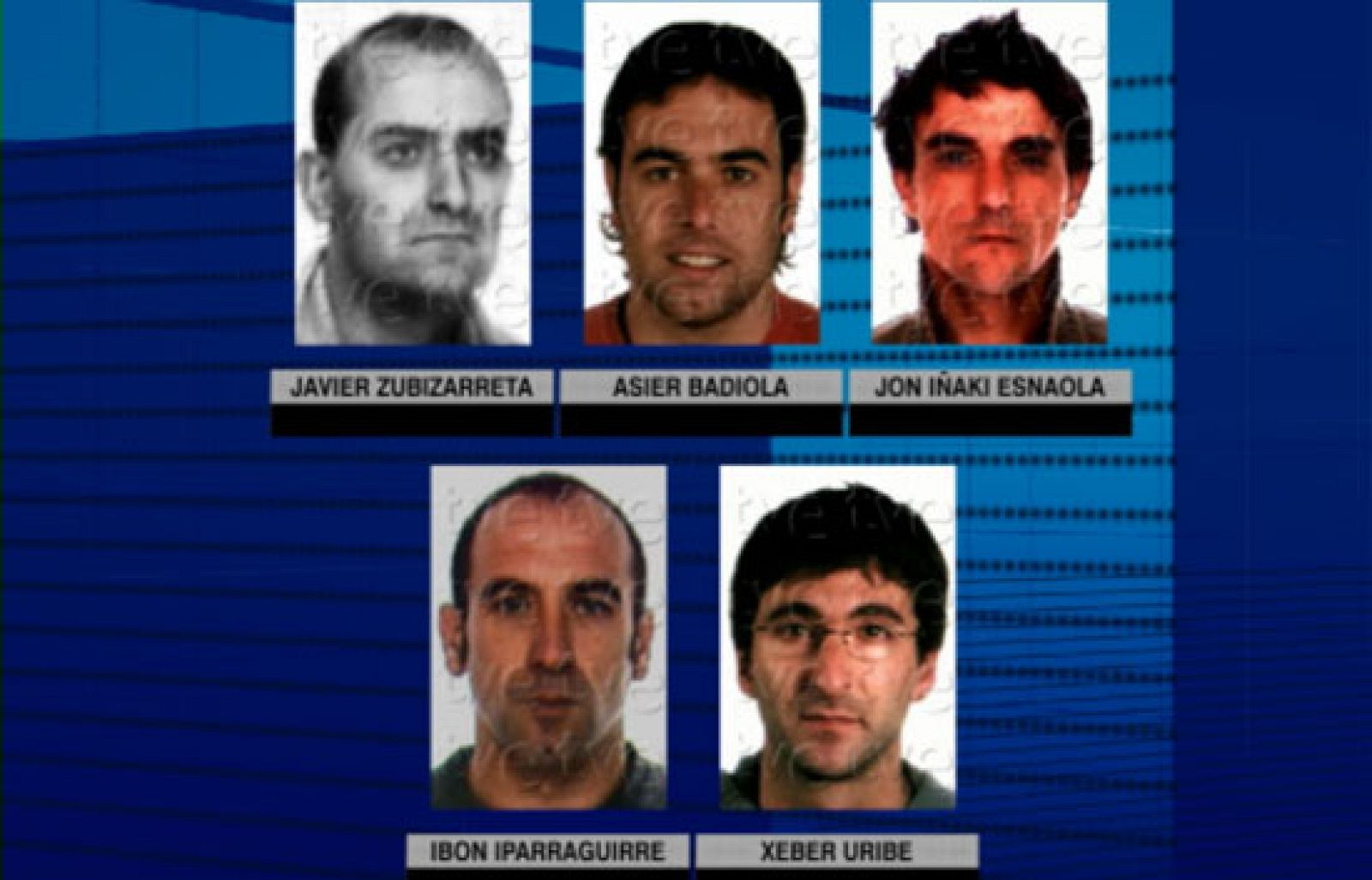 Los cinco presuntos etarras detenidos durante la noche están ya en dependencias de la Ertaintza en Vitoria. Durante la mañana han estado presentes en varios registros en los que se ha encontrando diverso material