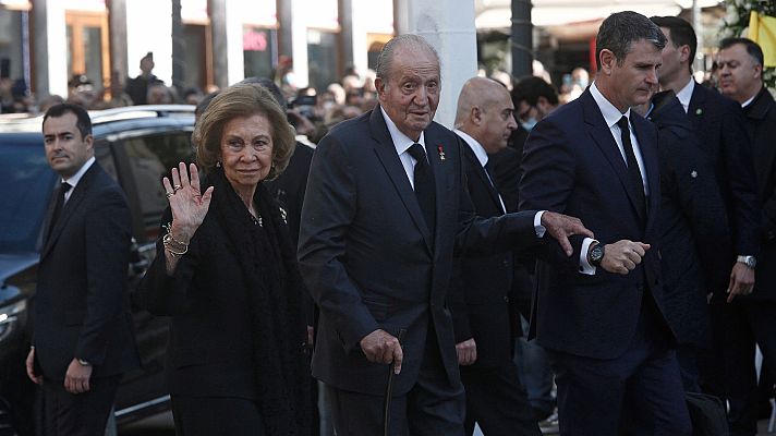 Telediario 1 - Juan Carlos y Felipe VI vuelven a encontrarse en el funeral de Constantino de Grecia