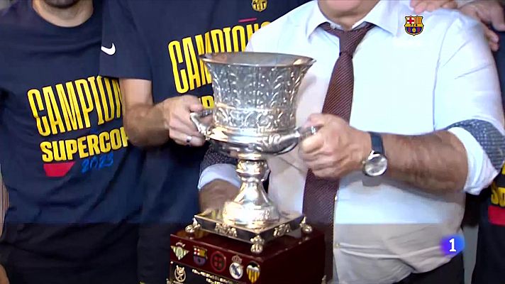 Telediario 1 - Explosión de alegría por el primer título de Xavi con el Barça