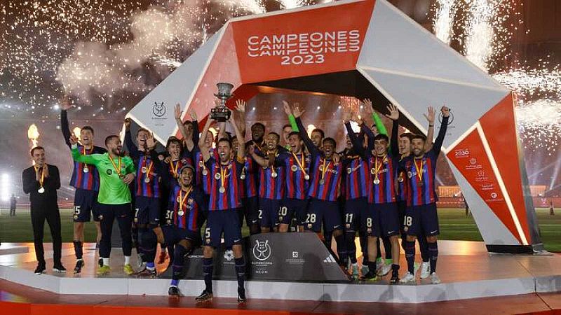 Explosión de alegría por el primer título de Xavi con el Barça - ver ahora