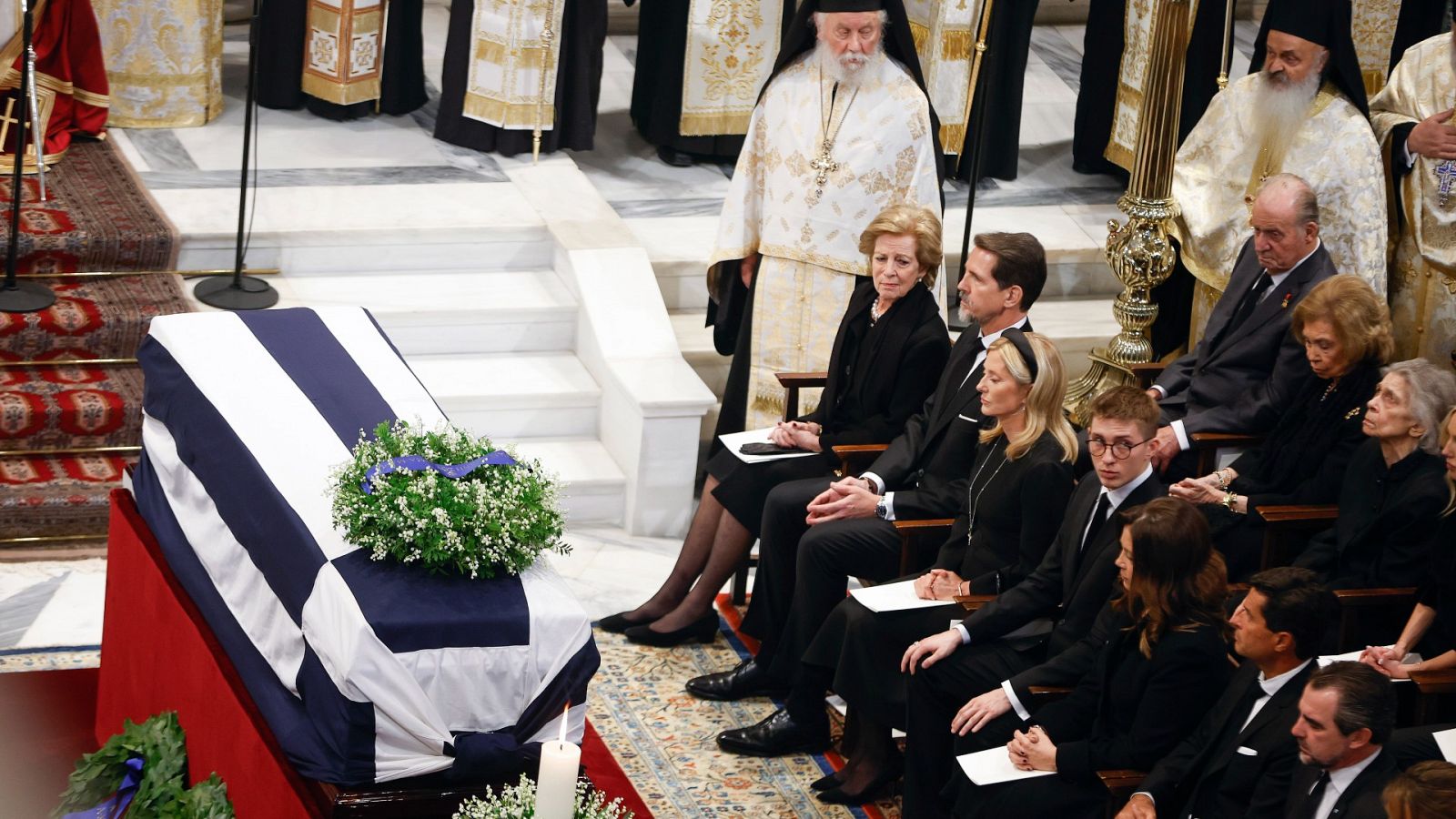 Miles de personas despiden a Constantino II, el último rey de Grecia - La tarde en 24h | Ver