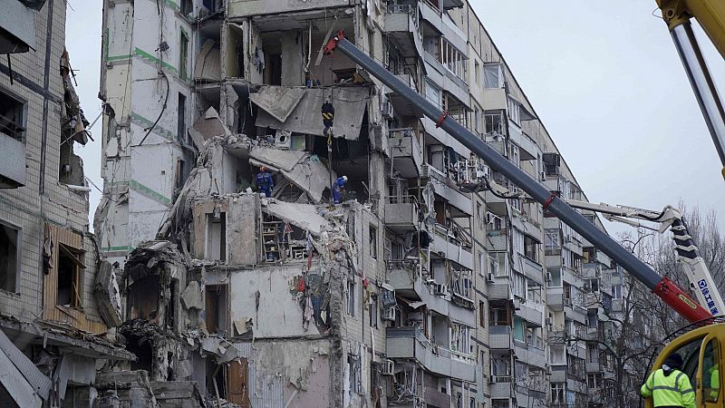Al menos 40 muertos tras el ataque a un edificio residencial en Dnipro