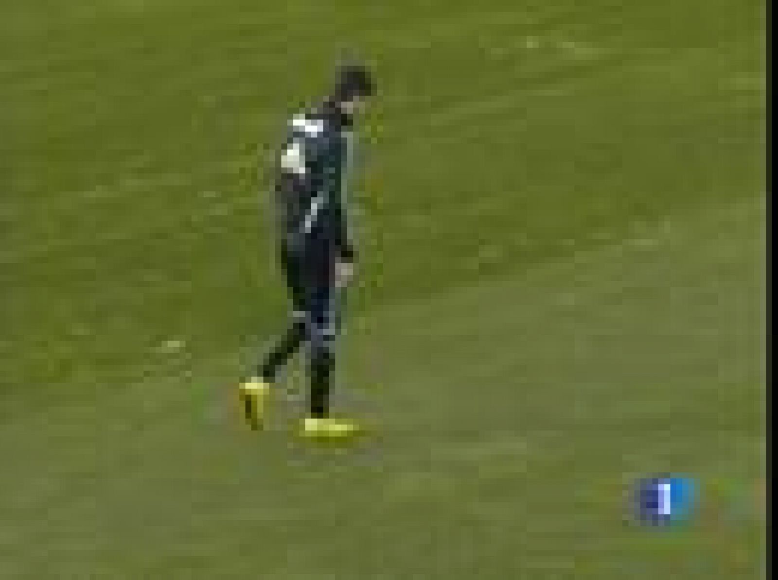 El Real Madrid recurrirá casi con toda seguridad la sanción de dos partidos que le ha sido impuesta al portugués. Valdano considera injusta incluso la expulsión del luso.