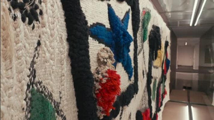 L'Informatiu - La Fundació Miró i Caixafòrum presenten el documental 'Els Tapissos de Miró. Del fil al món'