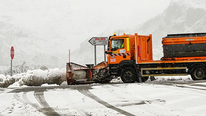 Telediario 1 - Las fuertes nevadas de Fien ponen en alerta al norte de España