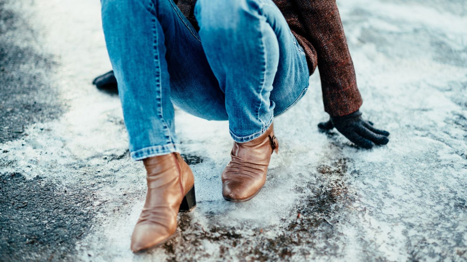 Cuidado con las caídas en la nieve y hielo