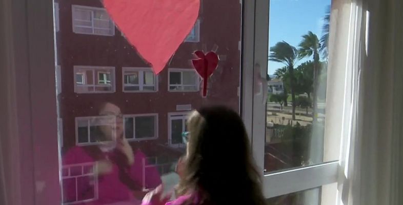 Una historia con corazón: así se comunican un padre y una hija en un centro para personas en situación de dependencia