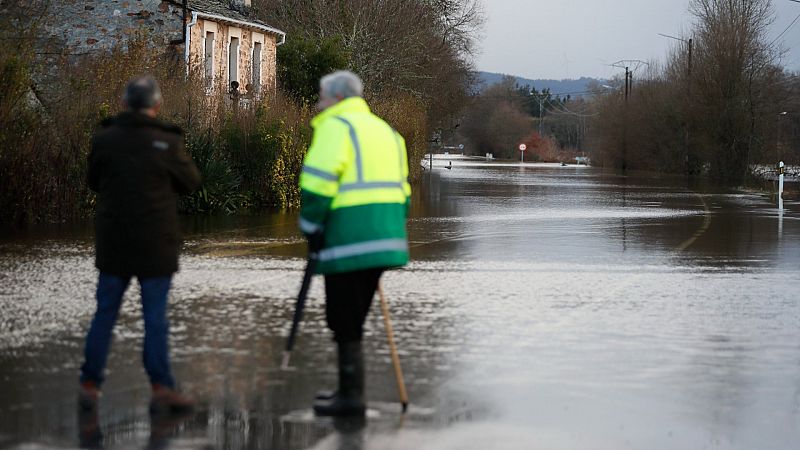 Las lluvias torrenciales dejan inundaciones, carreteras cortas y casas evacuadas en Galicia