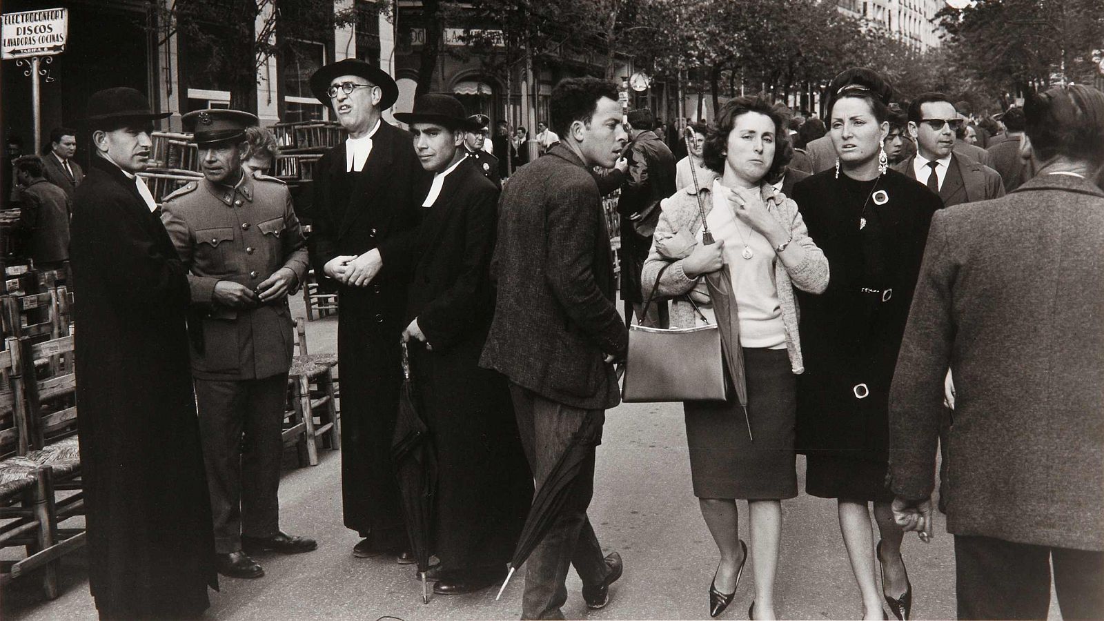 Telediario 1: 'La mirada sabia' del fotógrafo Català Roca | RTVE Play