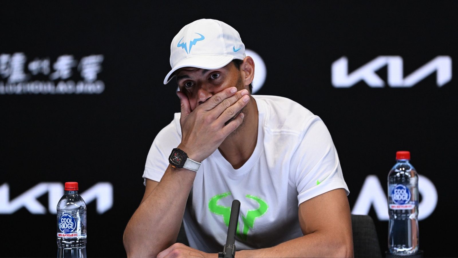 Nadal se muestra "triste, cansado y decepcionado" tras caer en Australia       