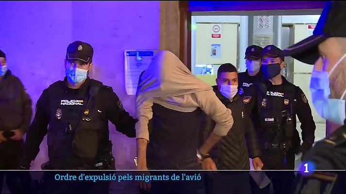 Ordre d'expulsió pels migrants de l'avió