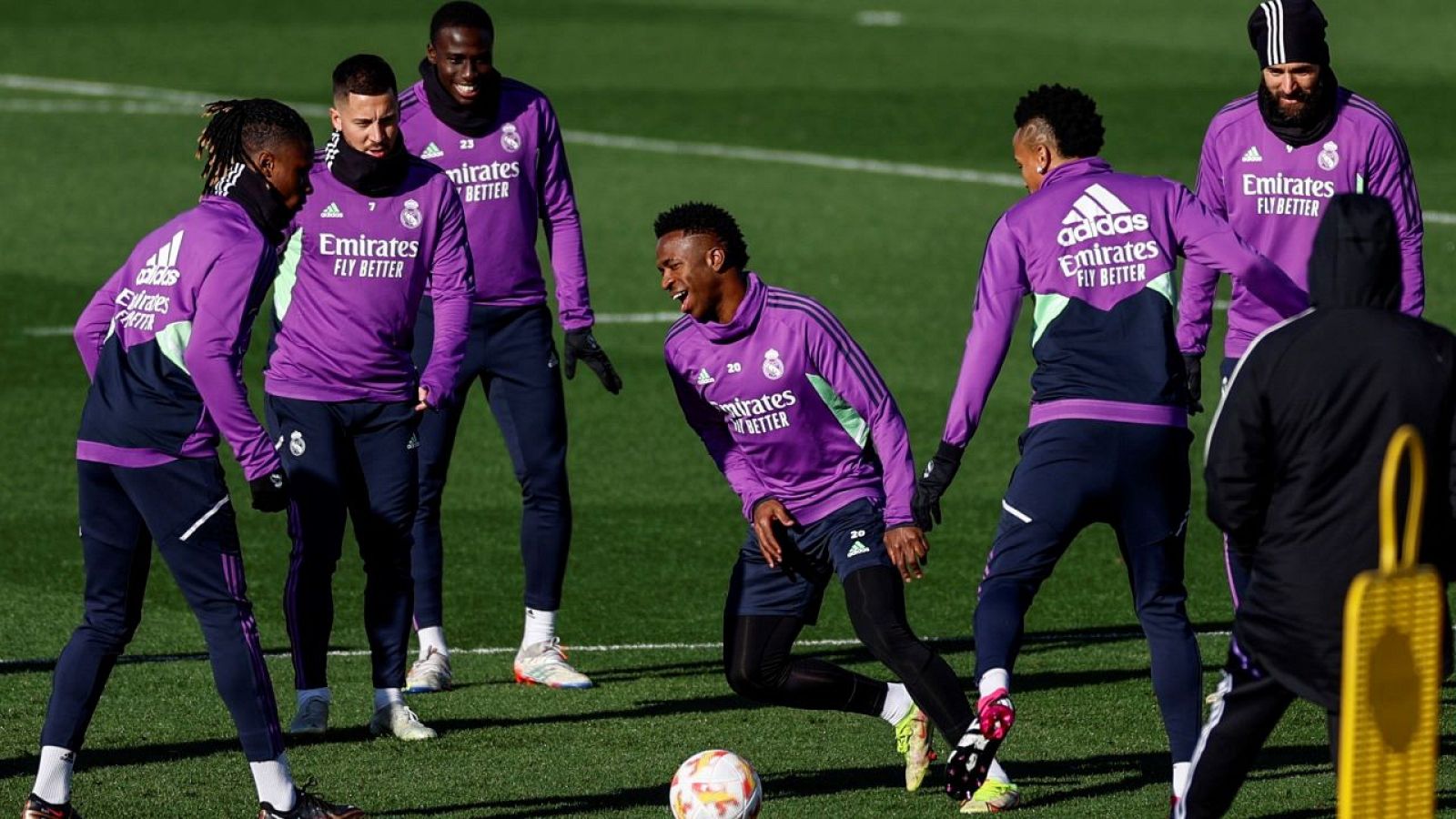 El Villarreal pone a prueba el bache del Real Madrid y Pepe Reina quiere repetir victoria